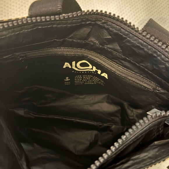 ALOHA Collection Black and White Graphic Tote - Picture 5 of 6